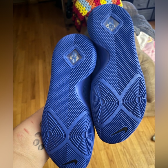 ✨NIKE KYRIE 3 DUKE✨MEN’S 10.5✨BRAND NEW IN BOX✨ - Picture 5 of 9